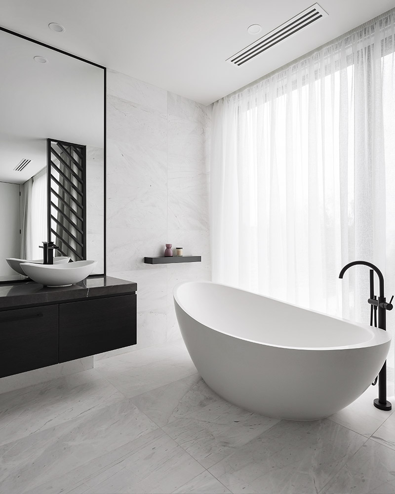 Foto di un bagno con arredo bagno moderno a Brescia